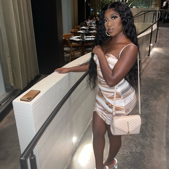 Meet your Posher, Trinity - Picture 1 of 1